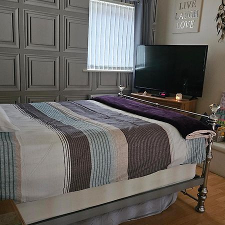Open Planned Apartment Birkenhead Bagian luar foto