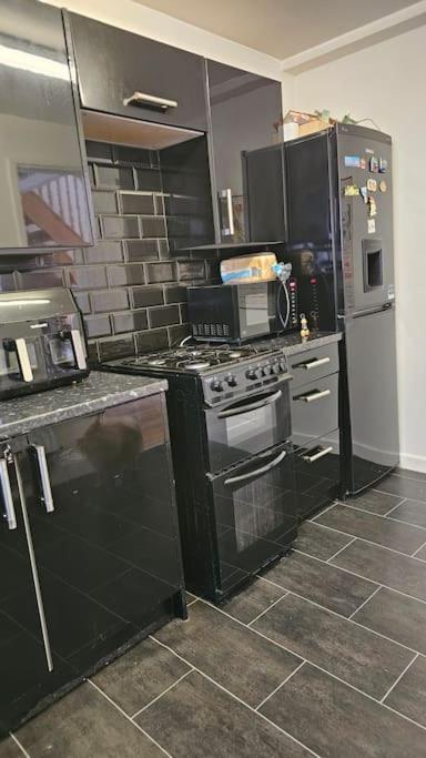 Open Planned Apartment Birkenhead Bagian luar foto